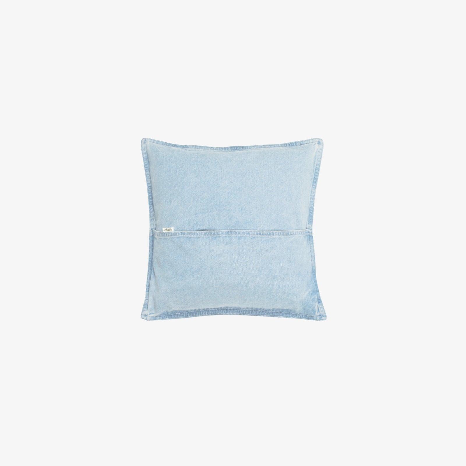 coussins de créateur artistique et original Coussin carré 40x40cm imprimé au laser en plein sur le devant. Denim deep indigo bleached 100% coton. Surpiqûres contrastées blanches gros fil.