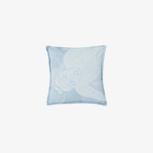 coussins de créateur artistique et original Coussin carré 40x40cm imprimé au laser en plein sur le devant. Denim deep indigo bleached 100% coton. Surpiqûres contrastées blanches gros fil.