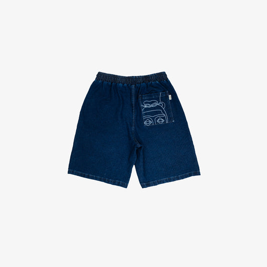 Short palazzo confort (jambe large) avec dessin au laser au trait sur le devant et la poche plaquée dos, droite au porté. Taille élastiquée. Maille indigo 83%coton-15%plolyester-2%elastane. Surpiqûres gros fil ton sur ton.