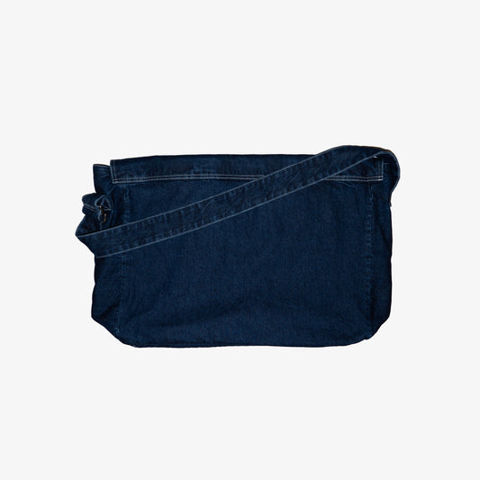 sac grand format avec bandoulière en jeans denim graphique à motif artistique et original. Sac pratique grande contenance.