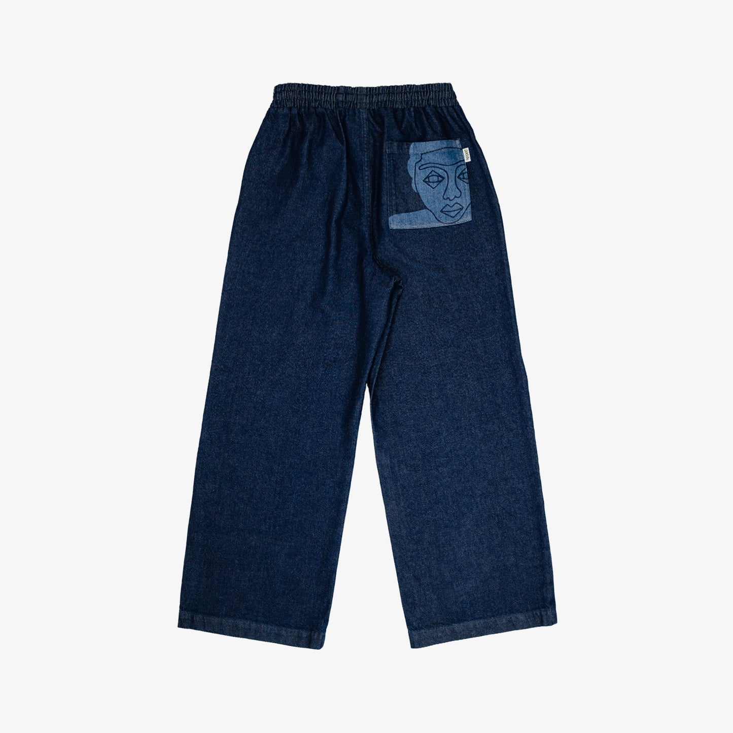 Jean palazzo en denim brut indigo 100% coton. Taille elastiquée et jambe large confort avec dessin au laser sur le devant et la poche plaquée dos. Atelier Chazeau : marque française de streetwear mixte premium.