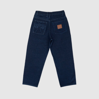 Pantalon 4P denim indigo avec détails laser haute définition au dos et vignette signature. Atelier Chazeau, marque française de streetwear premium mixte.