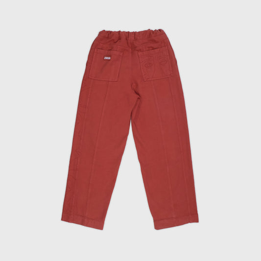 Pantalon cargo en coton brique avec construction en panneaux et broderies ton sur ton. Atelier Chazeau, marque française de streetwear premium mixte.