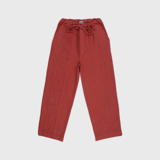 Pantalon large en coton brique avec broderies ton sur ton et taille élastique à cordon. Atelier Chazeau, marque française de streetwear premium mixte.