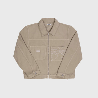 Veste trucker en coton beige avec broderies blanches sur la poitrine. Atelier Chazeau, marque française de streetwear premium mixte.